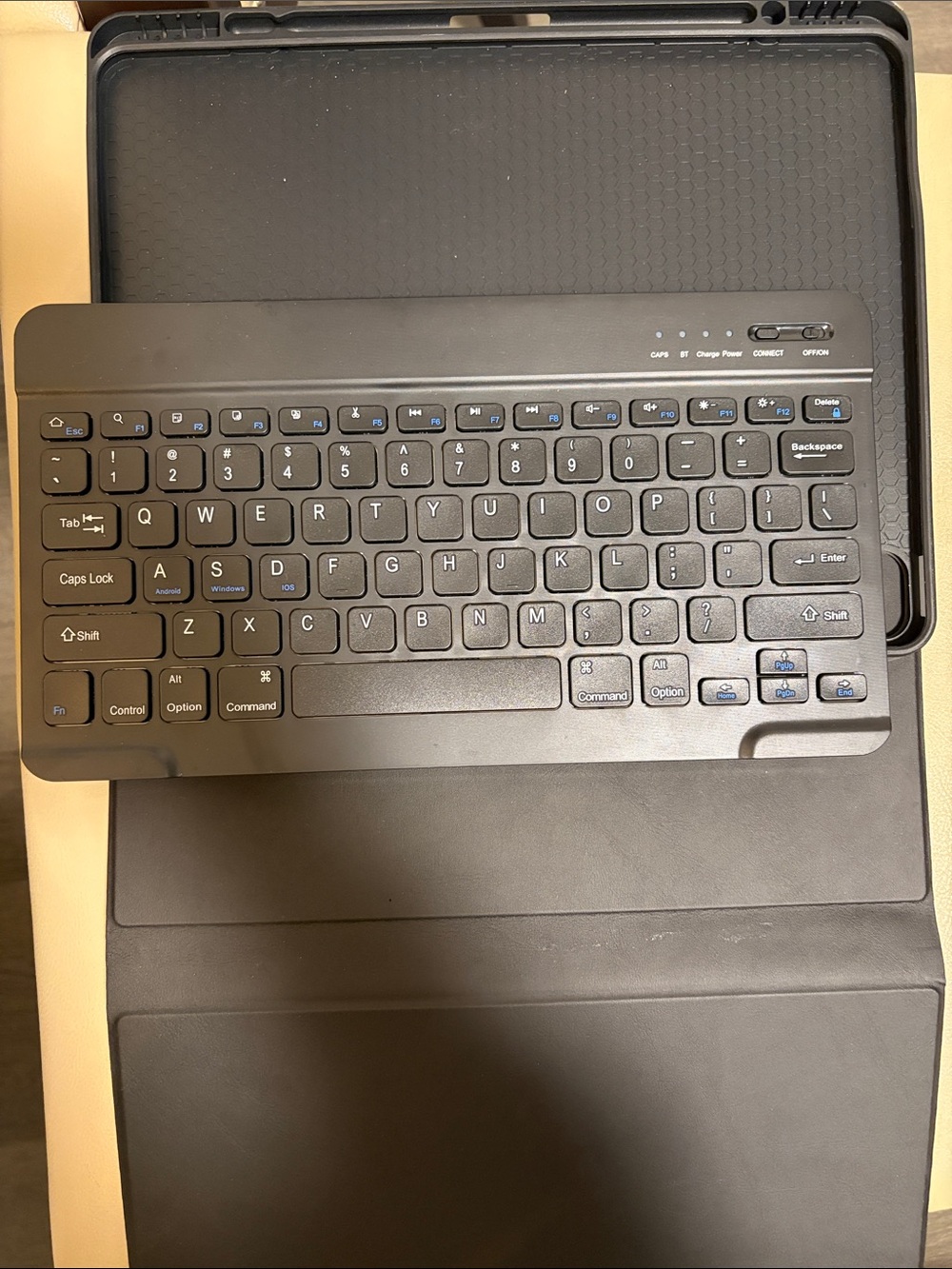 Universal Black Bluetooth Tablet Keyboard iPad Case - Lightweight Portable